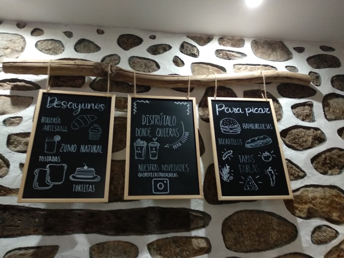 Cafeteria Tapería O Pote menu board