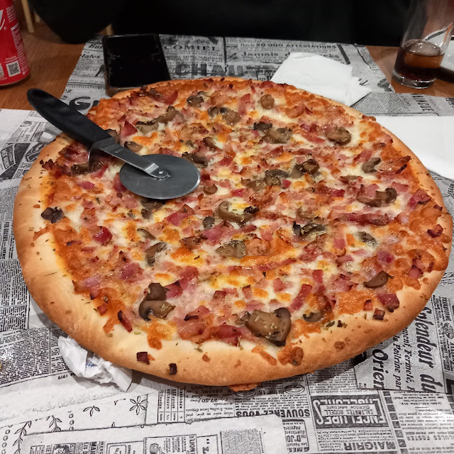 Pizza Jamón Queso Y Champiñones