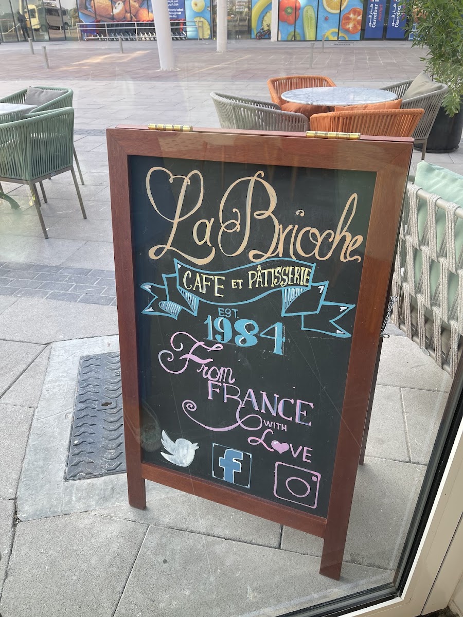La brioche yas water edge menu board