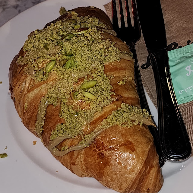 Pistachio Croissant