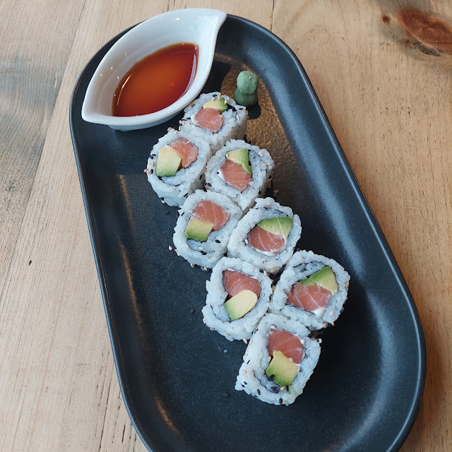 Salmon Avocado Maki