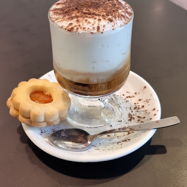 Caffè Con Biscotto