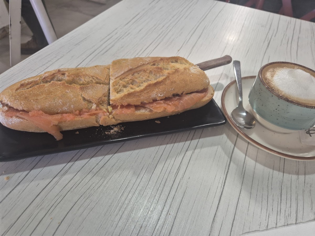 Panadería-Cafetería El Paseo