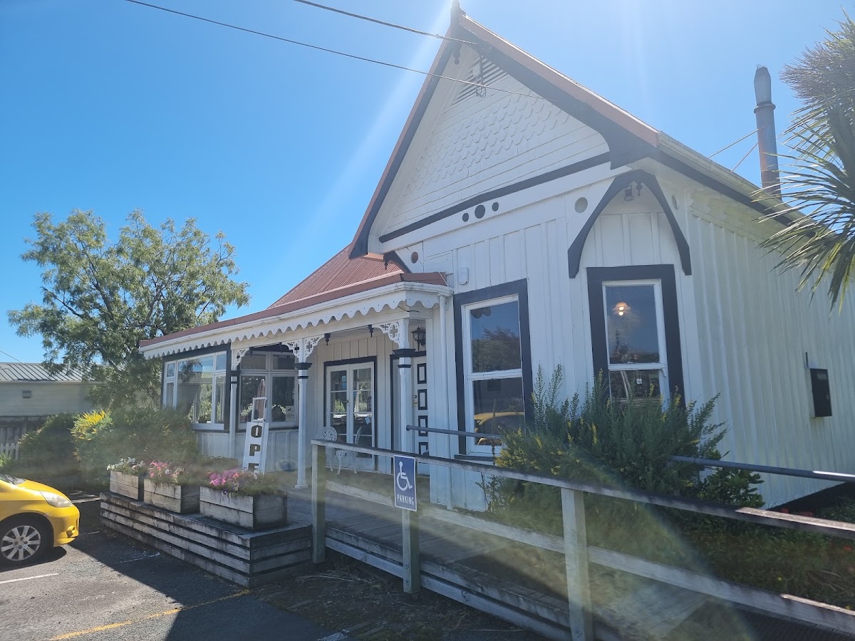 Simply Divine Cafe