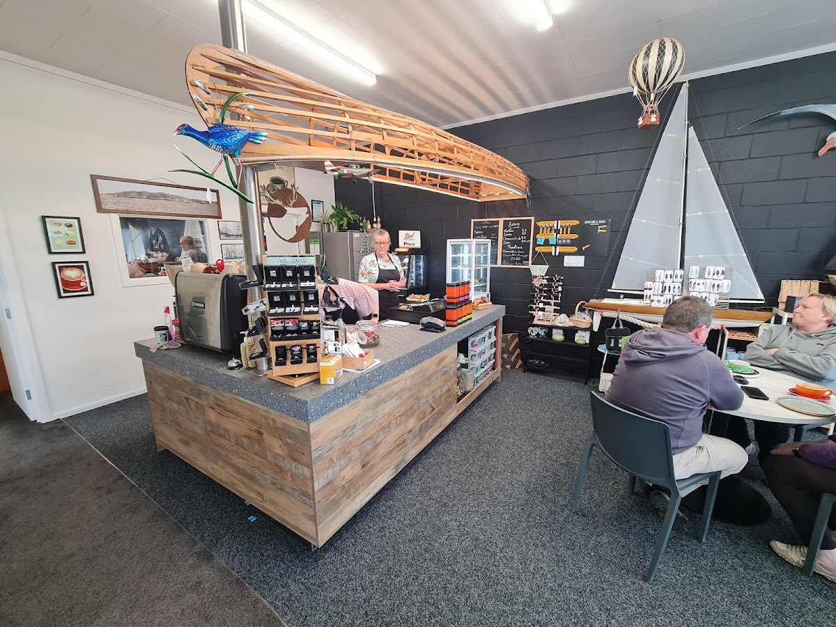 Bluff Real Estate and Cafè