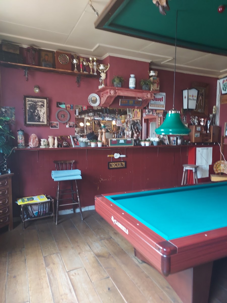 Café Billiards
