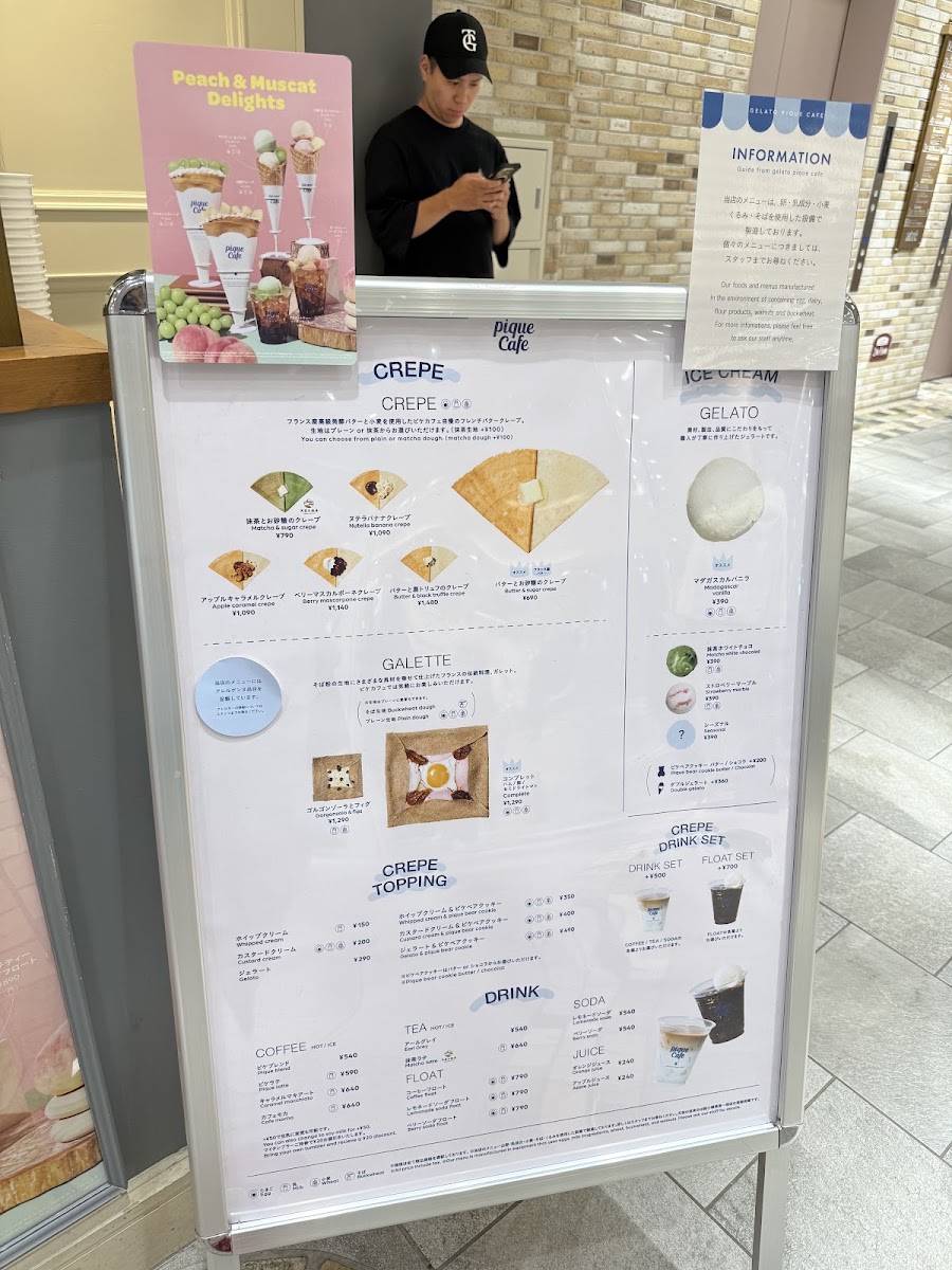 GELATO PIQUE CAFE Crêperie menu board