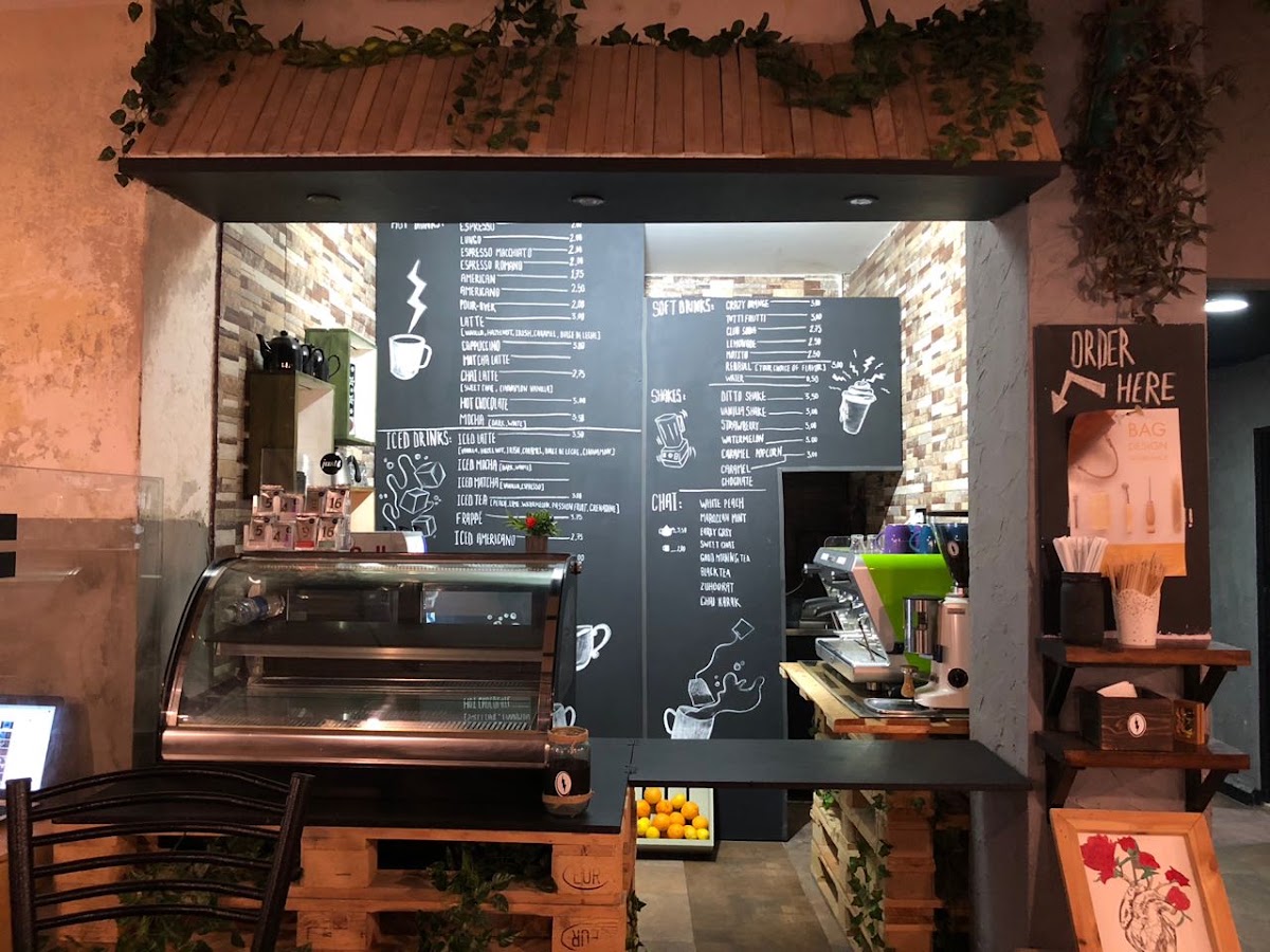 Tonnerre menu board