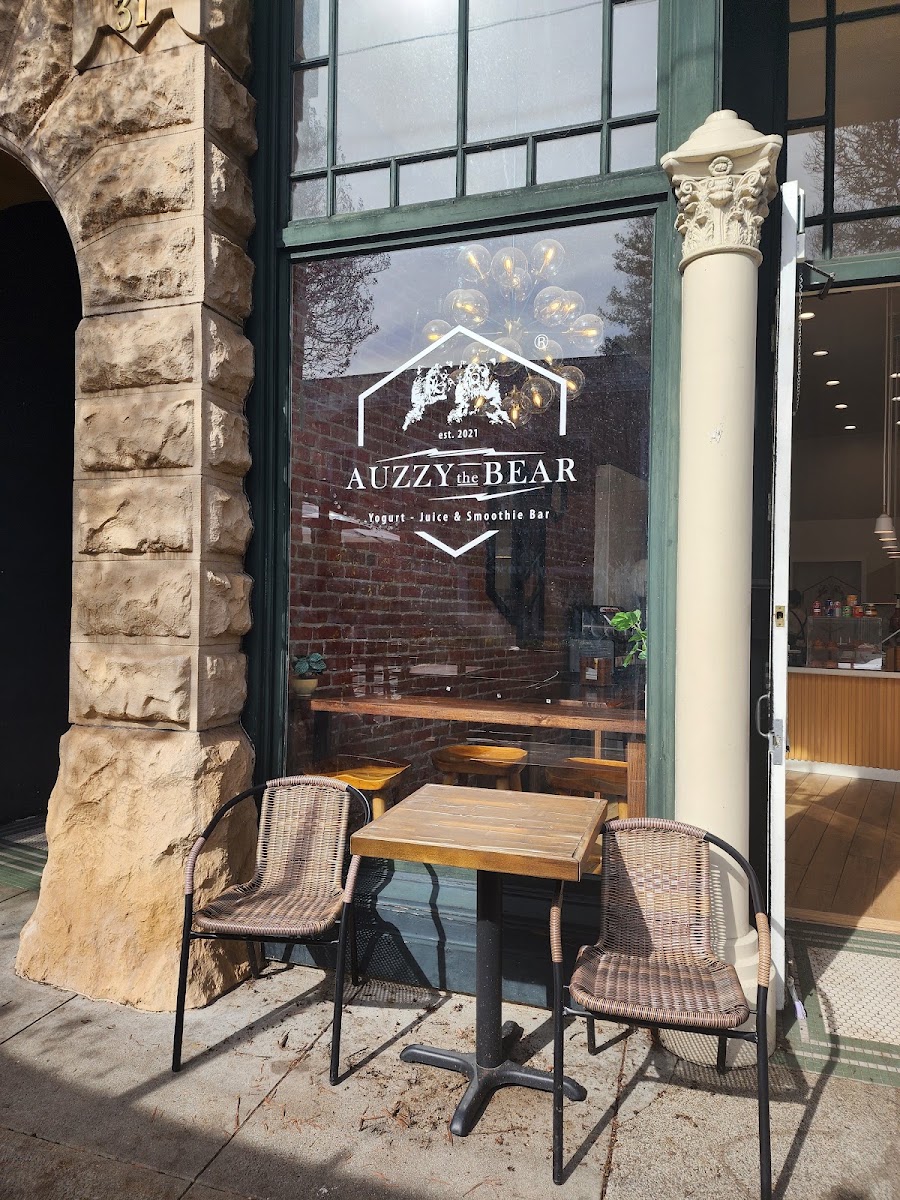 Auzzy the Bear Cafe, Boba Milk Tea, Frozen Yogurt & Smoothie Bar