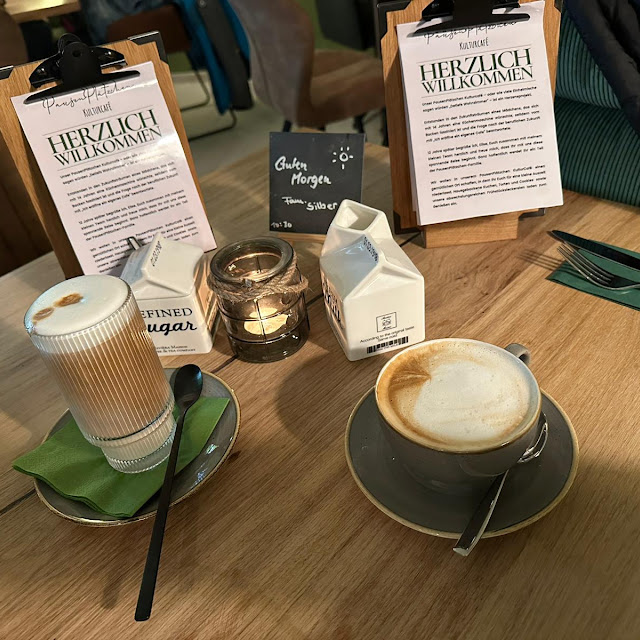 Macchiato Und White Chocolate Cappuccino