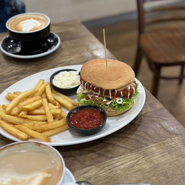 Grilled Chicken Burger with Chips