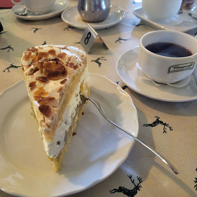 Stachelbeeren Baiser Torte