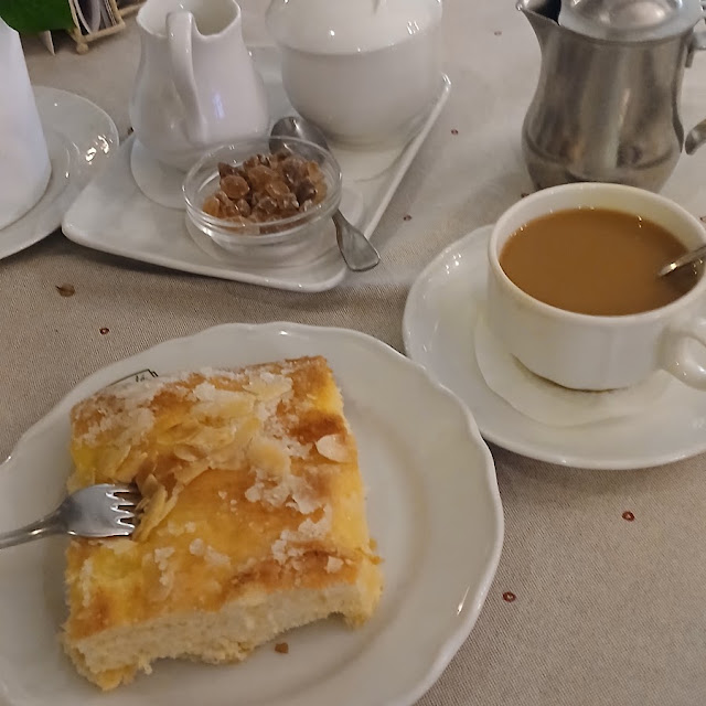 Teekuchen Und Ein Kaffee