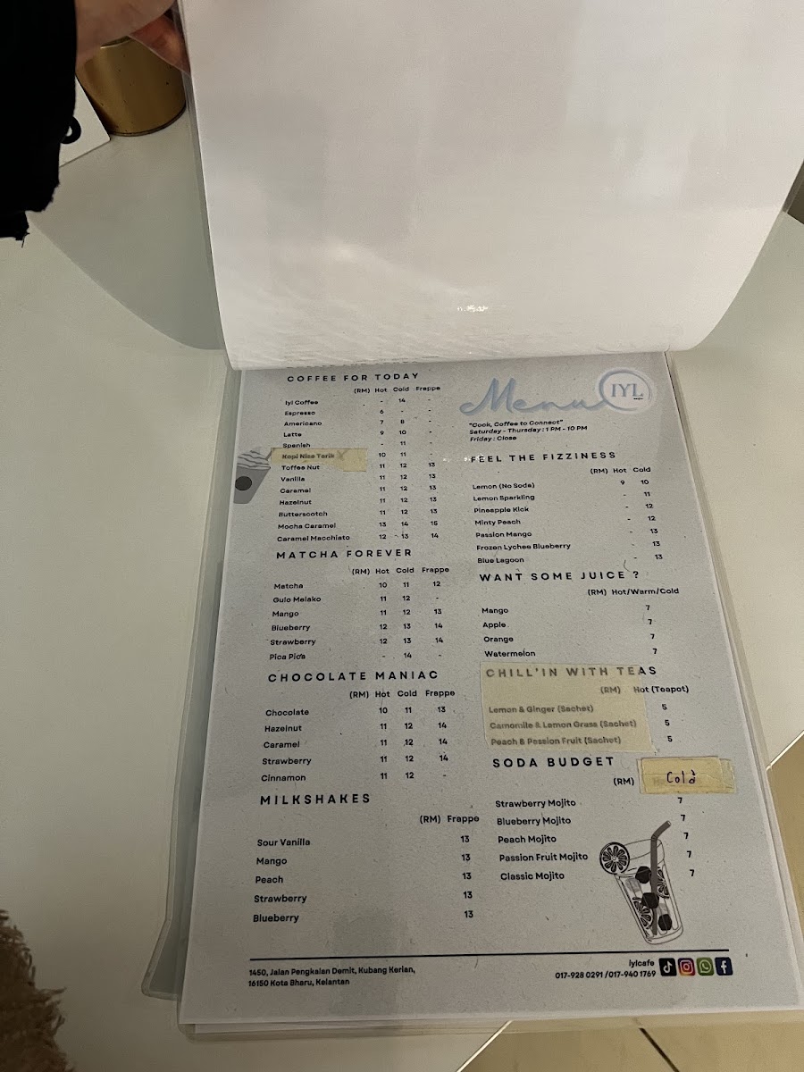 Iyl Cafe menu board