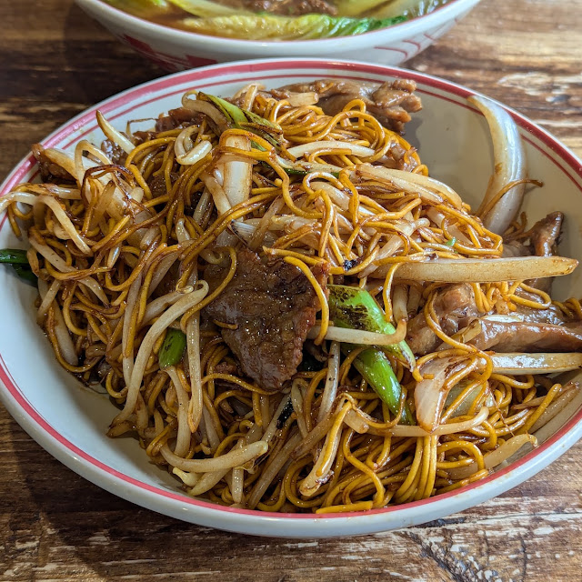 beef stir fried noodle 豉油王牛肉炒面