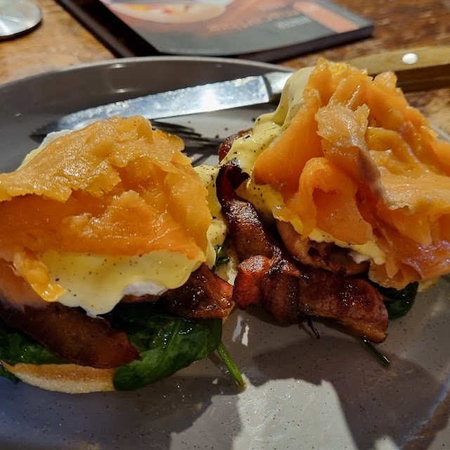 Bacon and Egg Roll with Sauce