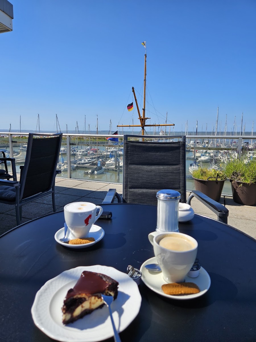 Cafe am Yachthafen