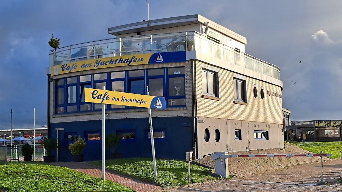 Cafe am Yachthafen