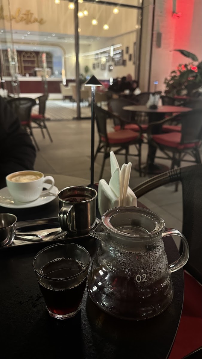 Charlottine Cafe