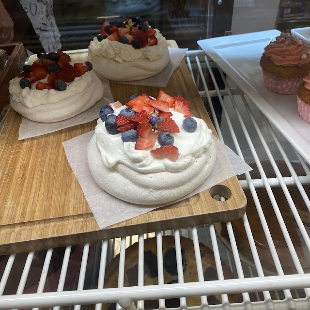Pavlova Roll