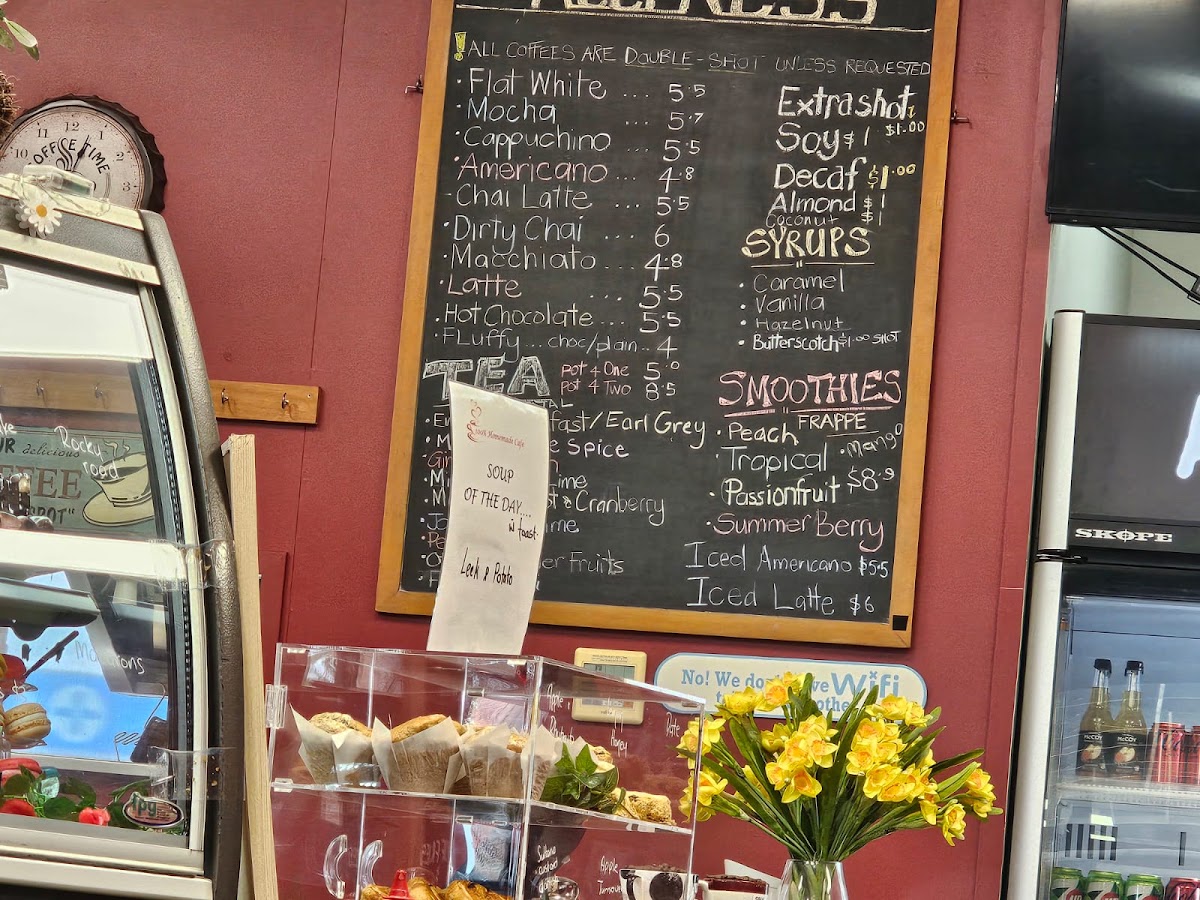 100% Homemade Cafe menu board