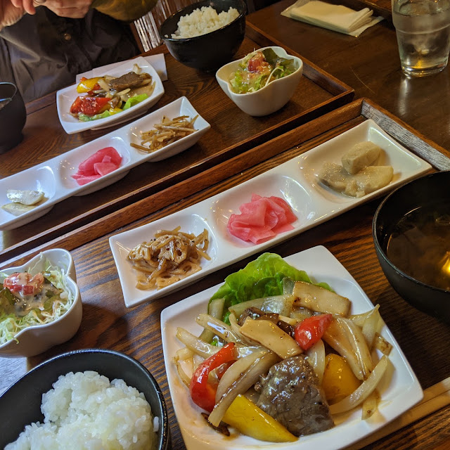 牛肉とパプリカの胡椒炒めランチ