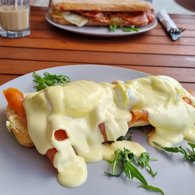 Salmon Benedict