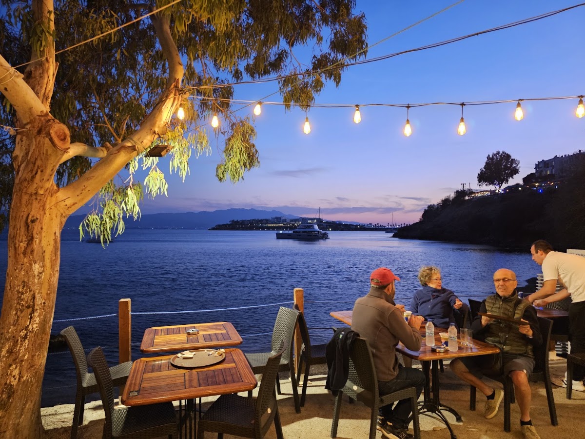Akyarlar Harbor Village Café