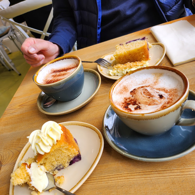 Cappuccino Und Kuchen