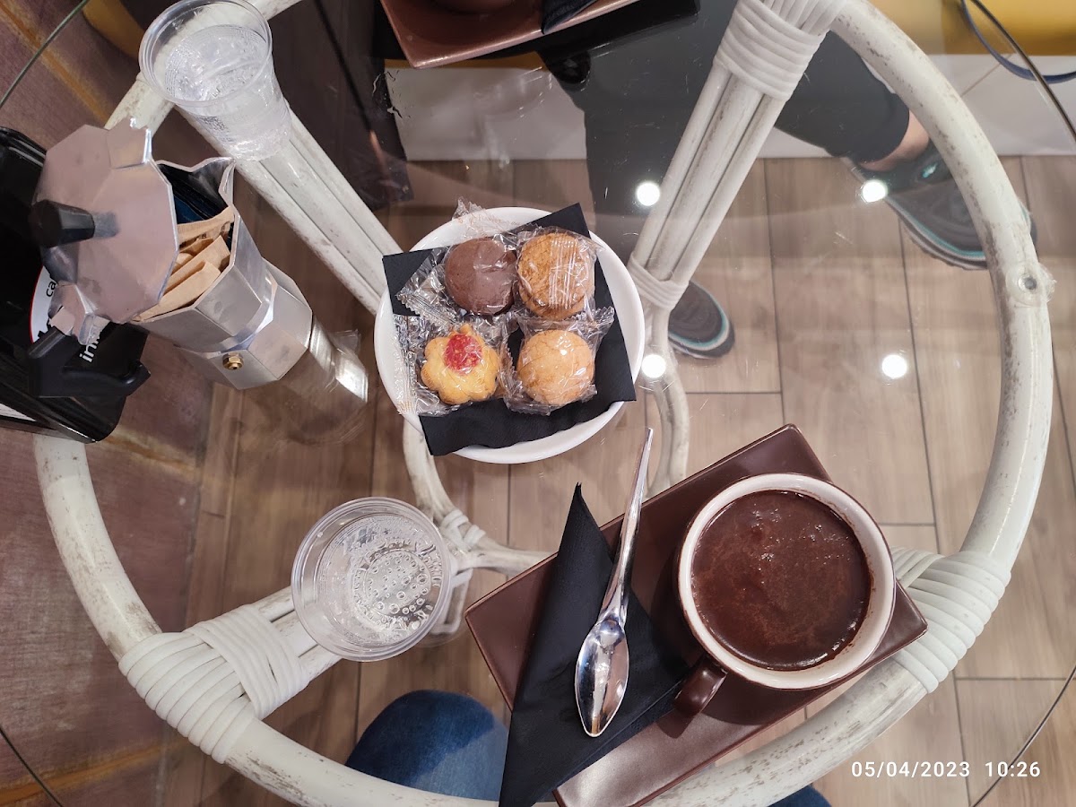 Famous Cafe'