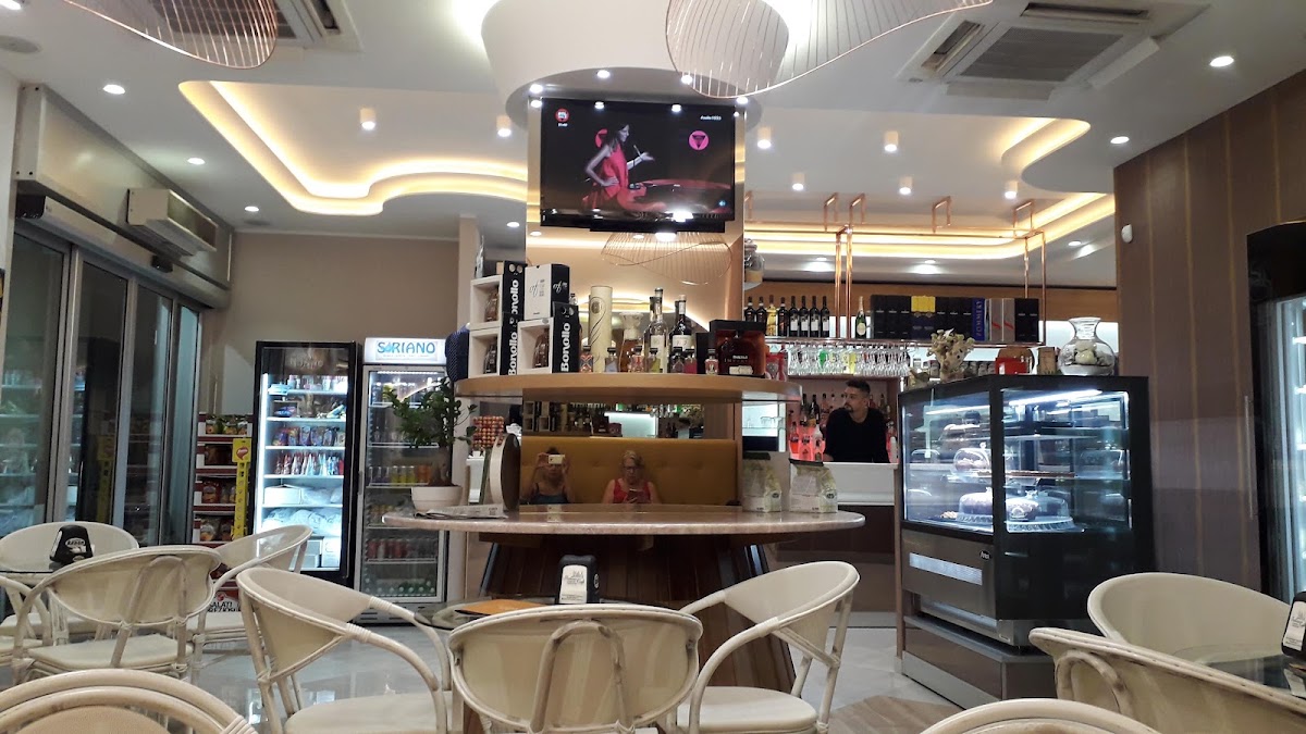 Famous Cafe'