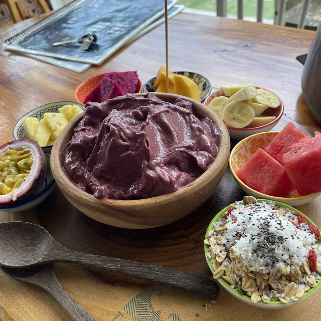 Berry Smoothie Bowl with Fruit