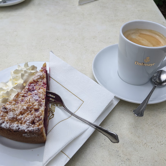 Kirschstreusel Und Kaffee