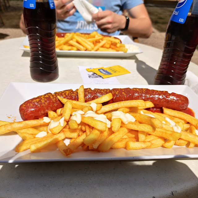 Currywurst Mit Pommes Frites