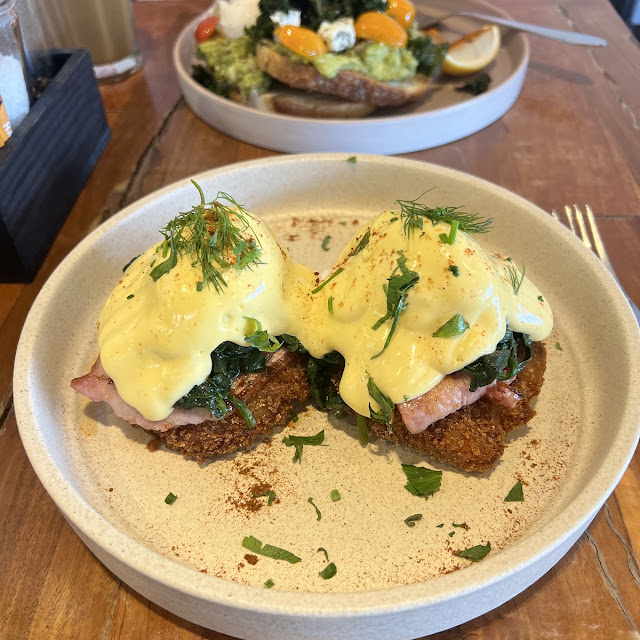 Salmon Benedict