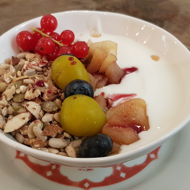 Müsli Mit Joghurt Und Frischem Obst