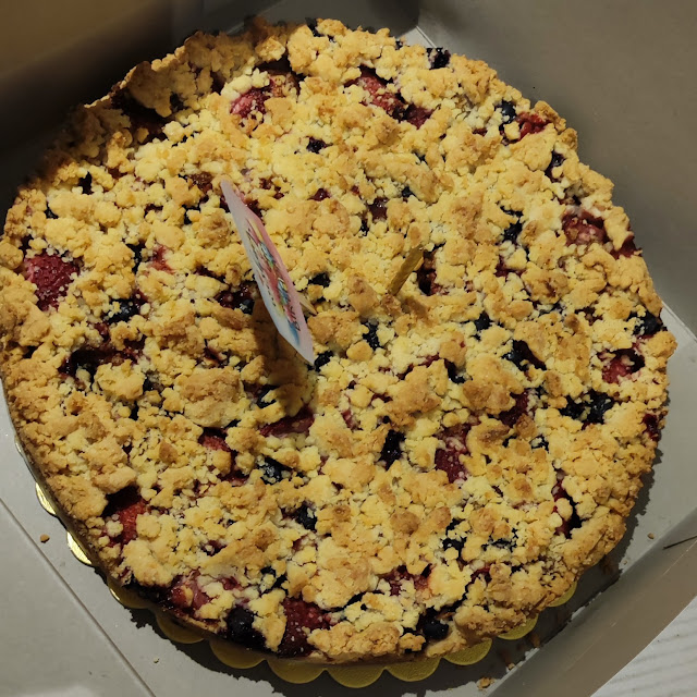 Mixberry Crumble Cake