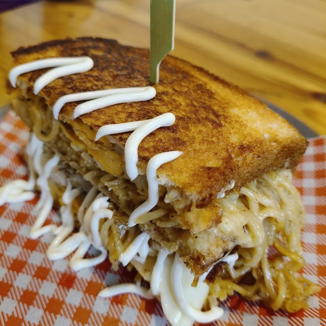 Mie Goreng Toast