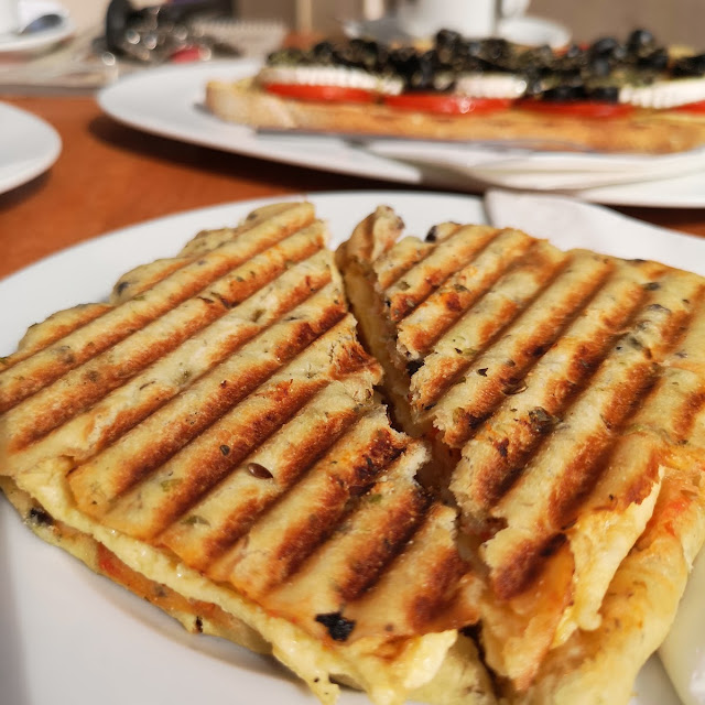 Bocata De Focaccia Amb Truita