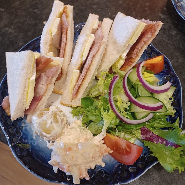 Bacon and Brie Sandwiches