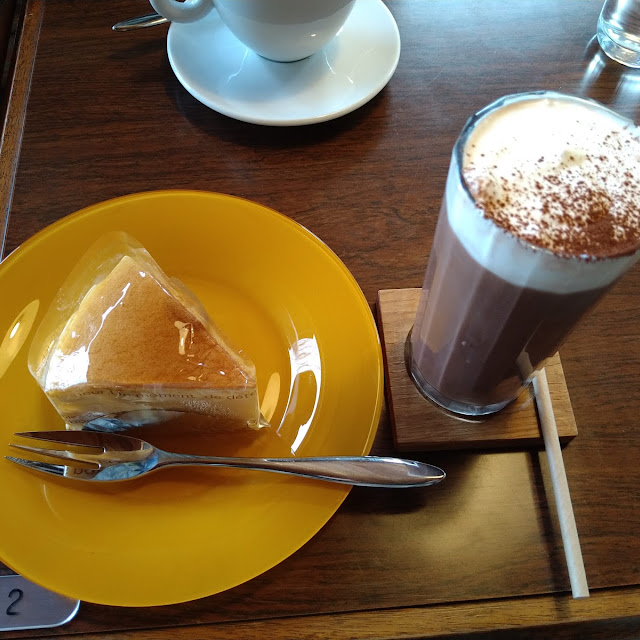 チーズケーキとアイスココア