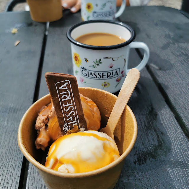 Glass Med Karamellsås