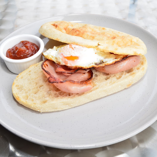 Bacon & Egg Roll