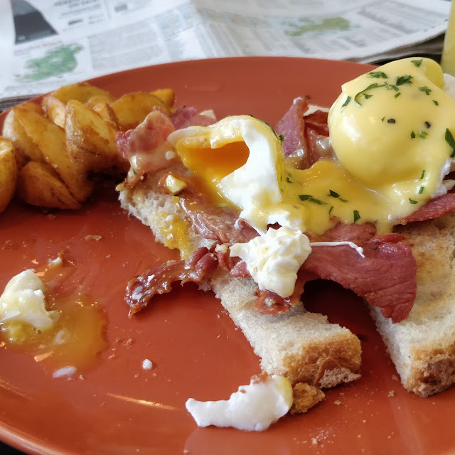Eggs Benedict