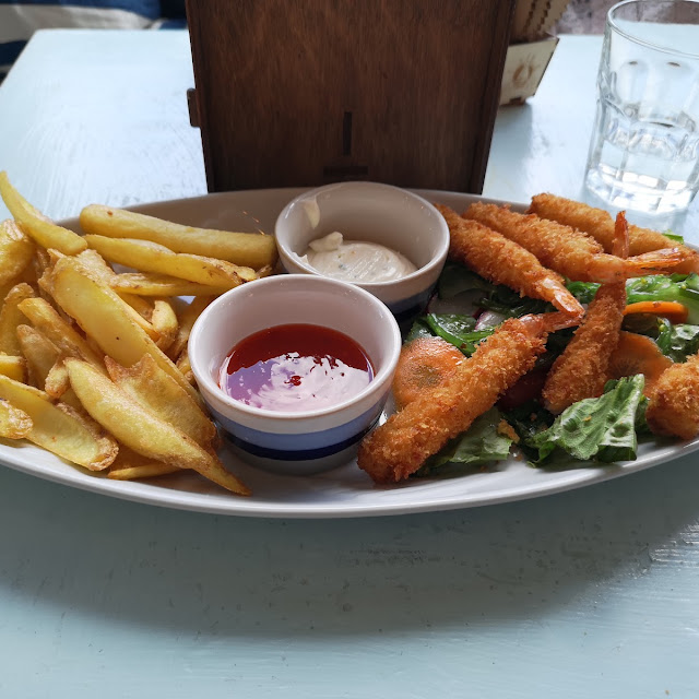 Fish and Ships Sailors Home Style