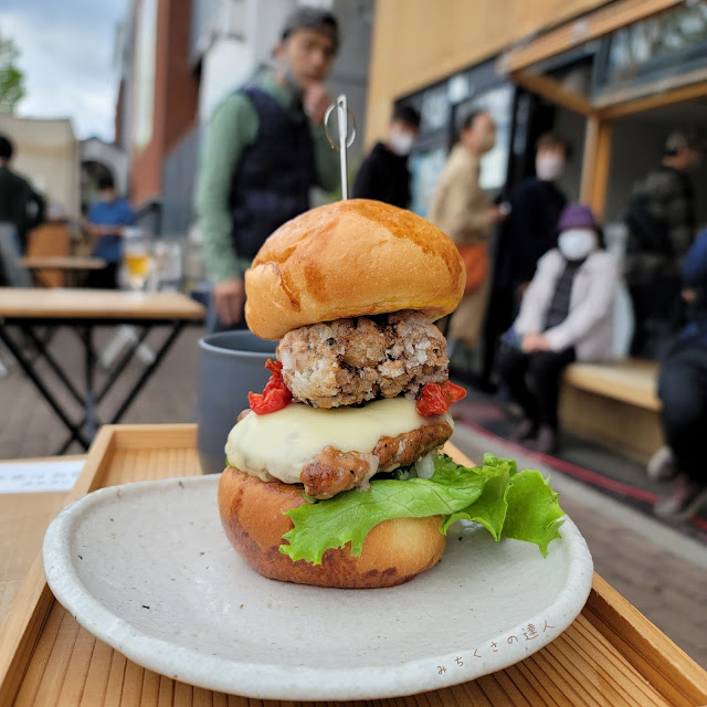 サルシッチャチーズバーガー