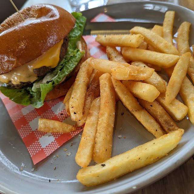 Little Wolf Cheeseburger with Chips