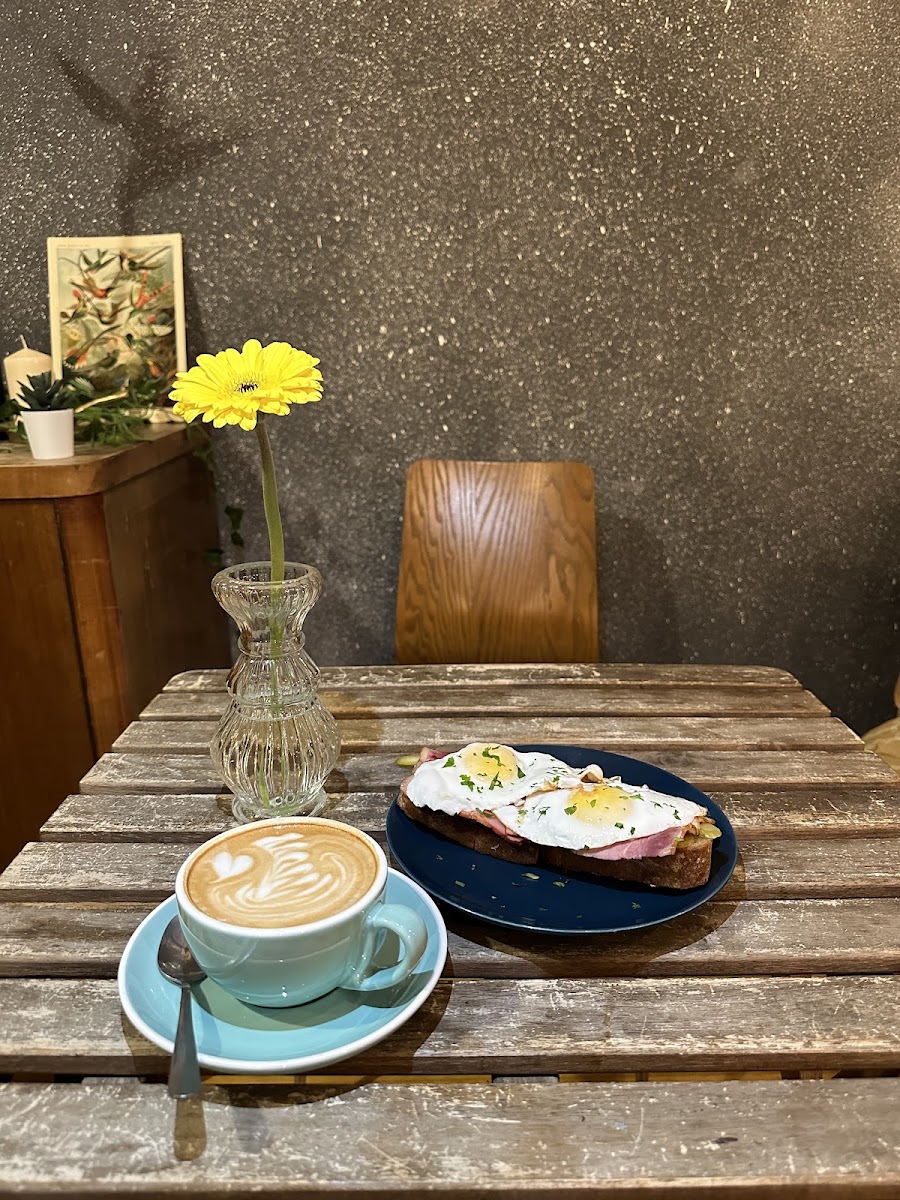 Cafe Monkey & Cock
