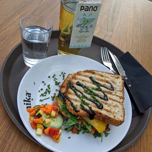 Vegano Brot Mit Lemon & Minze Tee