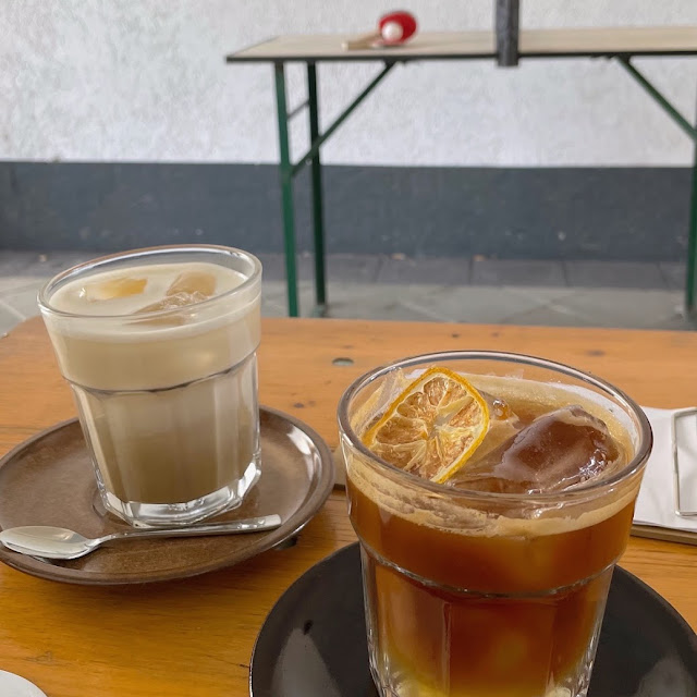 Chai Latte Und Espresso Tonic
